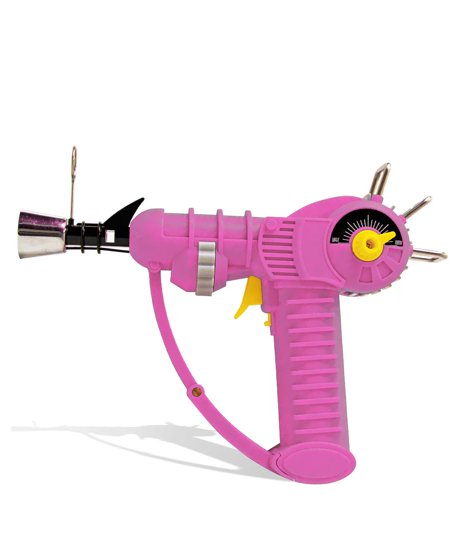 https://dnfbqhh6e48qy.cloudfront.net/public/wisemen-wholesale/products/thicket-spaceout-ray-gun-torch-front-view-pink17703433184812026-02-06 02:01:59cOHMF.webp